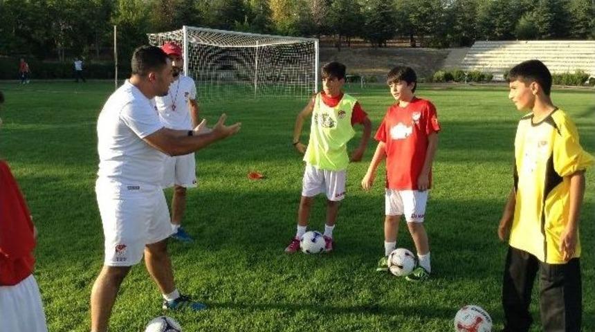 Besyo &Ouml;ğrencilerinden Miniklere G&ouml;n&uuml;ll&uuml; Antren&ouml;rl&uuml;k