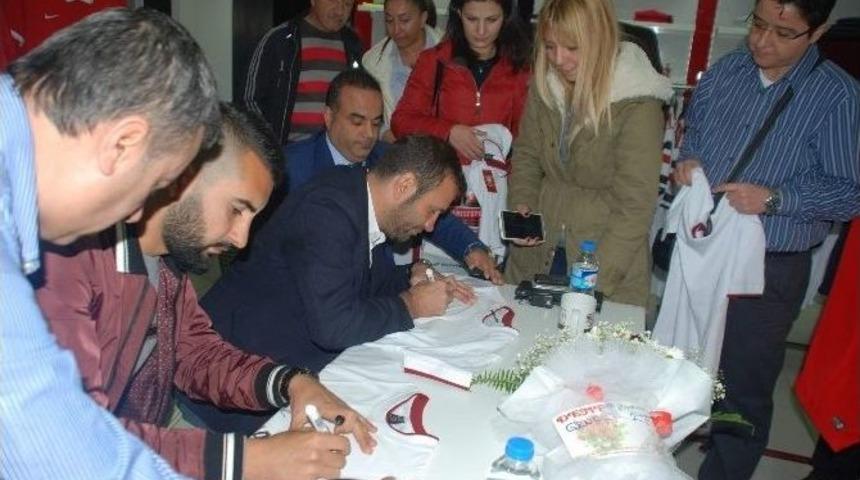 Gaziantepspor Teknik Direktörü Okan Buruk Taraftarla Buluştu