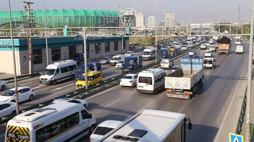 Bursa&rsquo;da Trafiğin K&acirc;busu Kamyonlar