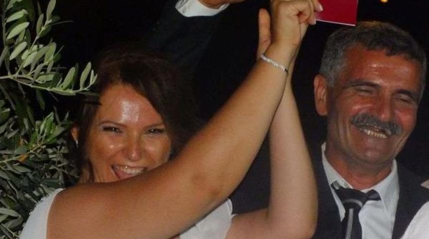 Chp'li Başkanın Koruma Polisi Ve Eşi G&ouml;zyaşlarıyla Uğurlandı