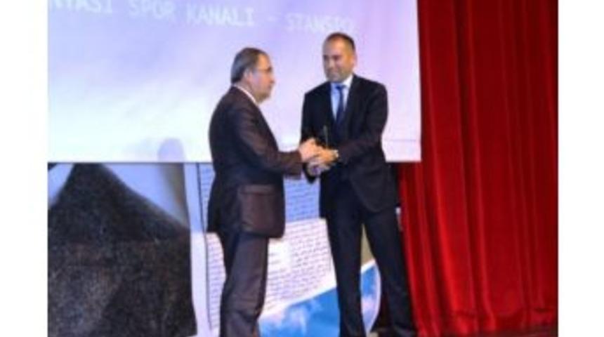 Vali Dalmaz&rsquo;a İnsan Hakları &Ouml;d&uuml;l&uuml;