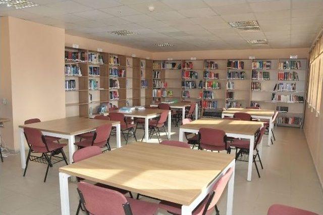 Erzincan Araştırma Hastanesine 7 Bin Kitaplı Kütüphane