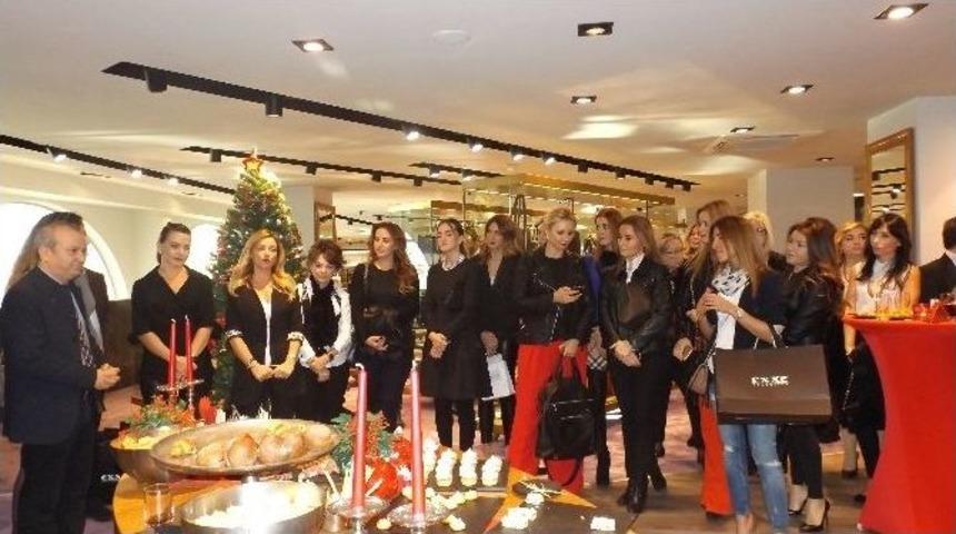 Otistik Çocuklar İçin Forma Ve Tişört Sattılar