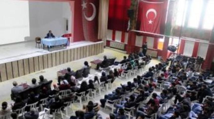 Prof. Dr. Şahin’den Uyuşturucu Konulu Konferans