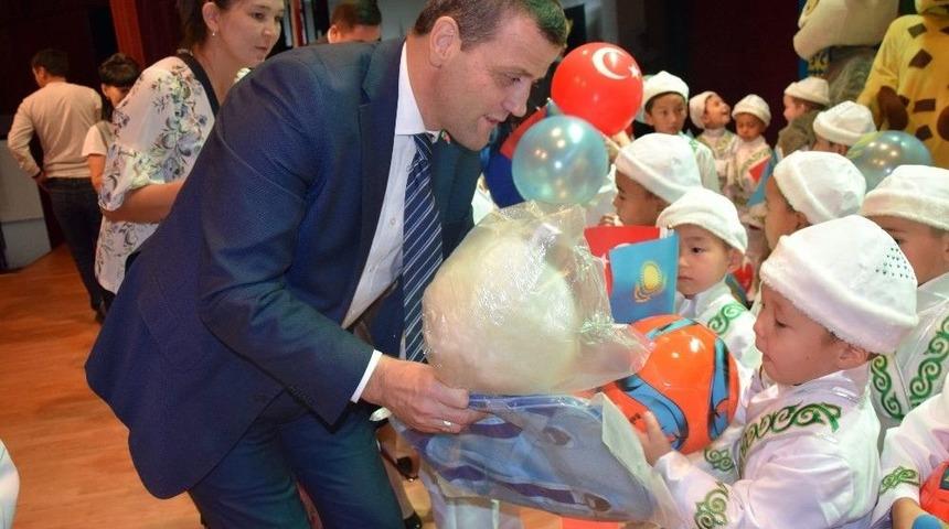 Ahmet Yesevi &Uuml;niversitesi 50 &Ccedil;ocuğu S&uuml;nnet Ettirdi