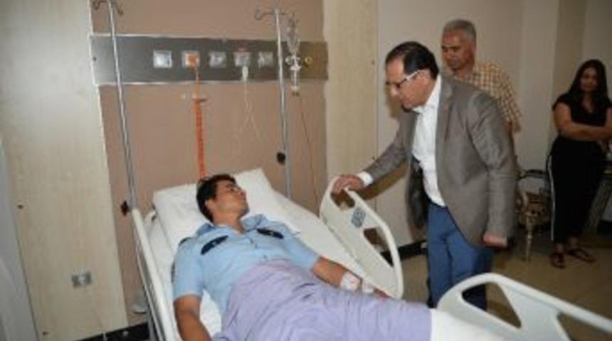 Uygulamadan Ka&ccedil;an Motosikletin &Ccedil;arptığı Polis Yaralandı