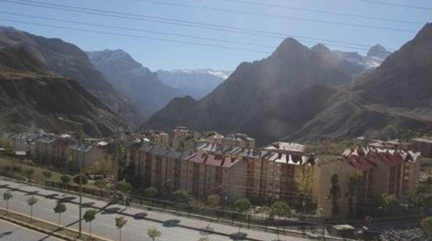 Hakkari&rsquo;de Fotoğraf &Ccedil;eken İha Muhabiri Alıkonuldu