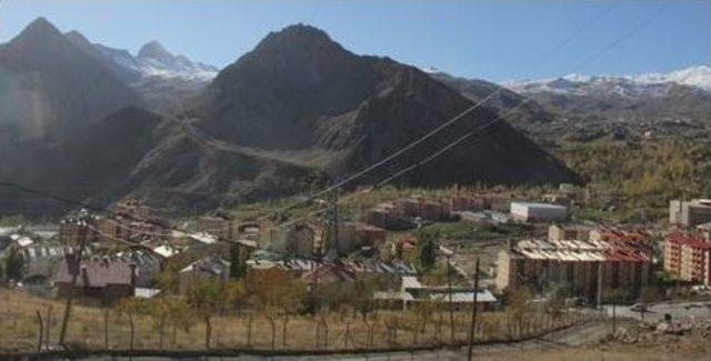 Hakkari’de Fotoğraf Çeken İha Muhabiri Alıkonuldu 1