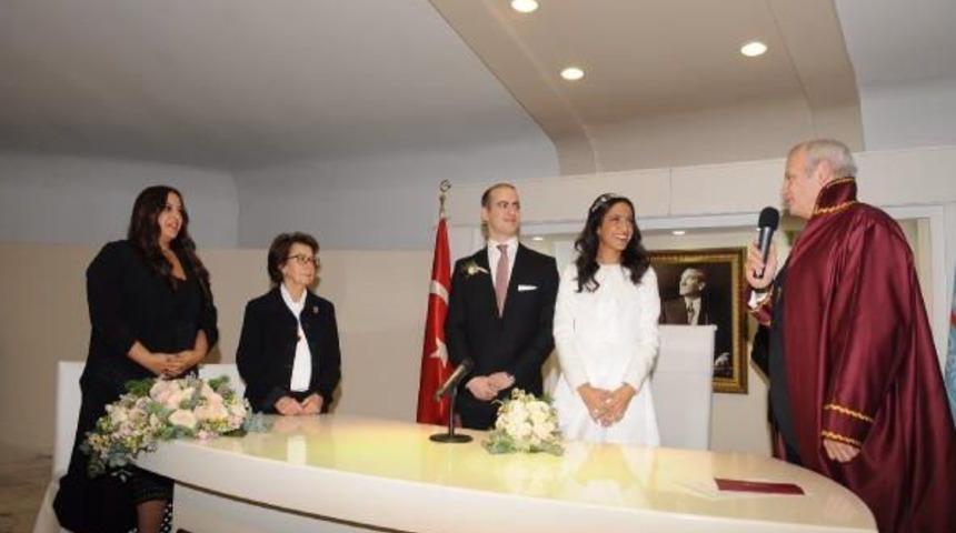 Hayri İn&ouml;n&uuml;, Oğlu Murat Erdal İn&ouml;n&uuml;'n&uuml;n Nikahını Kıydı