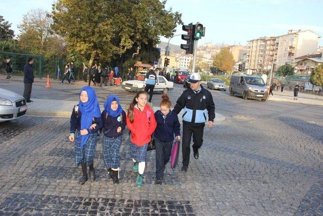 Büyükşehir Öğrencilerin Güvenliği İçin Nöbette