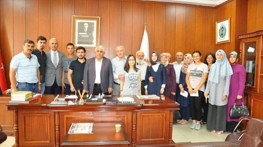 Başkan Şimşek Ygs&rsquo;de Başarılı Olan &Ouml;ğrencileri &Ouml;d&uuml;llendirdi