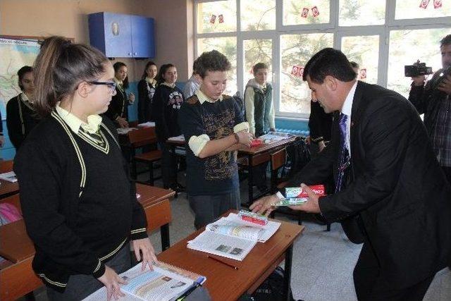 Muhtardan &Ouml;ğrencilere Diş Fır&ccedil;ası Ve Diş Macunu 2