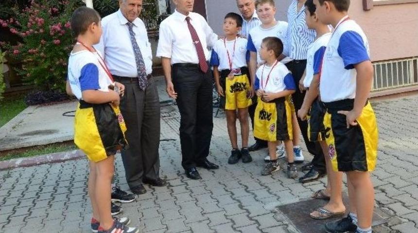 Hadi, Başarılı Wushu Takımını Kabul Etti