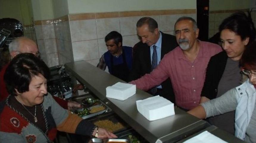 Didim Belediyesi Ve Chp İl&ccedil;e &Ouml;rg&uuml;t&uuml;nden Oru&ccedil; A&ccedil;ma Yemeği