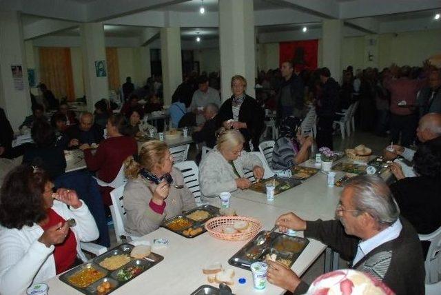 Didim Belediyesi Ve Chp İlçe Örgütünden Oruç Açma Yemeği