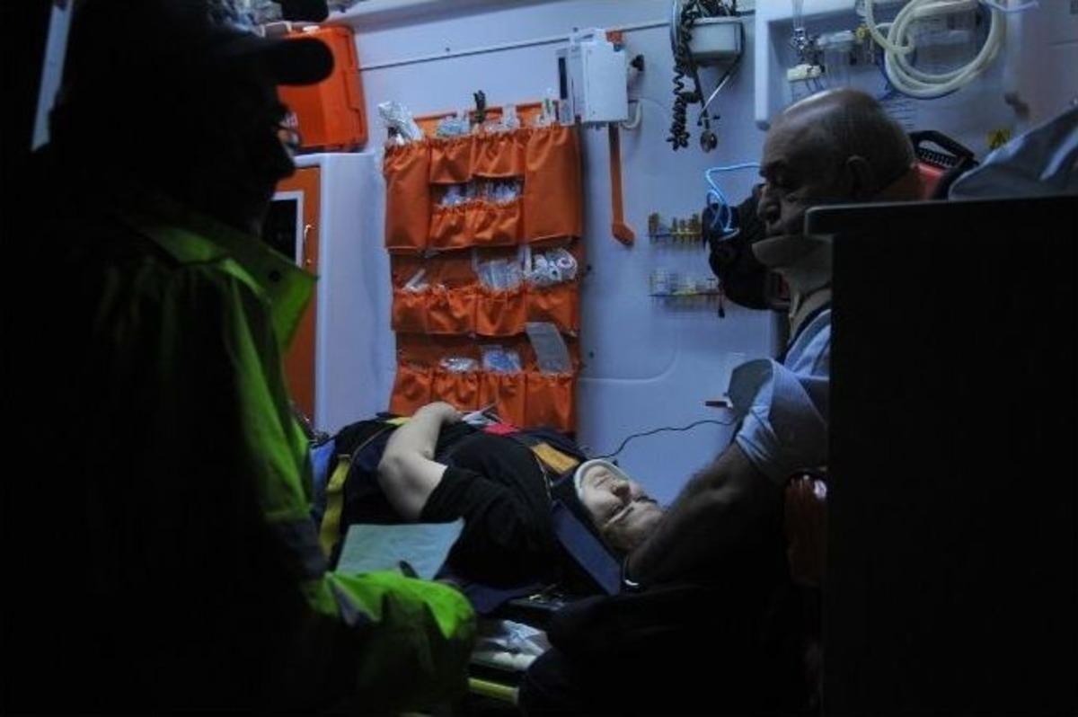 3 Otomobile &Ccedil;arptı, Kanala U&ccedil;tu: 6 Yaralı