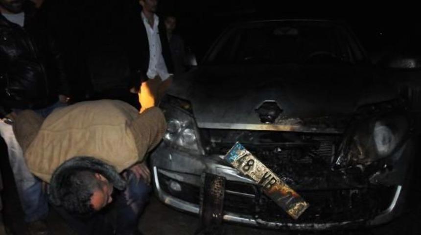 Hakkari'de Ticari Taksi Kundaklandı