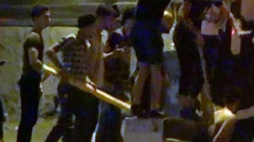 Eğlence Mekanını Basmaya Gelen Suriyeliler'i Tabancayla Kovaladı