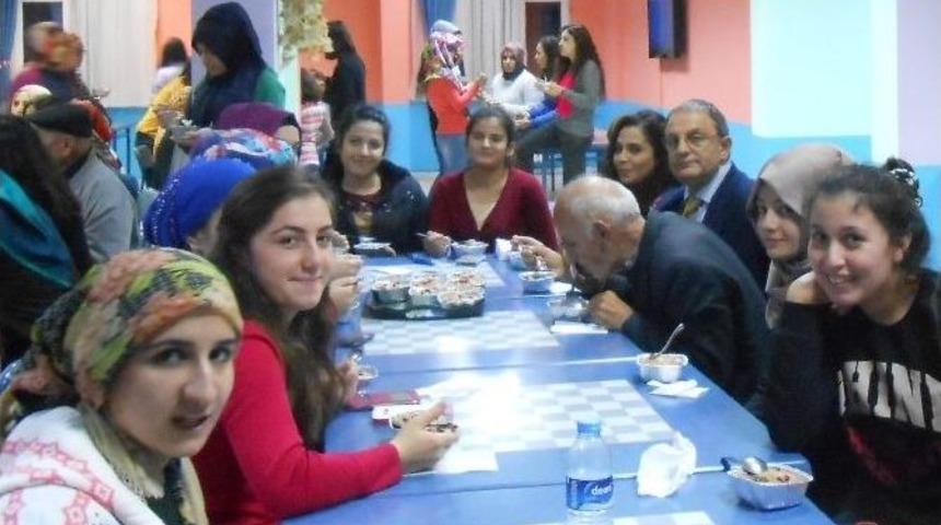 &Ouml;ğrencilerden Anlamlı Aşure Etkinliği