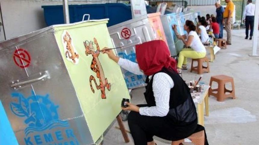 İsteyenler, Sokağındaki &Ccedil;&ouml;p Konteyneri Boyuyor