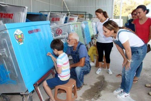 İsteyenler, Sokağındaki Çöp Konteyneri Boyuyor