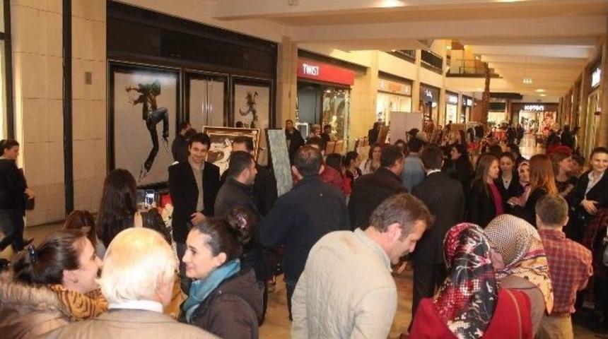 &rsquo;sabahın Bek&ccedil;ileri&rsquo; Forum Alışveriş Merkezinde G&ouml;r&uuml;c&uuml;ye &Ccedil;ıktı