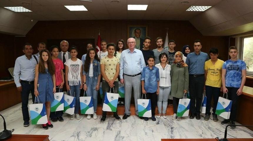 Emek’in Başarılı Öğrencileri Başkan Kurt’u Ziyaret Etti