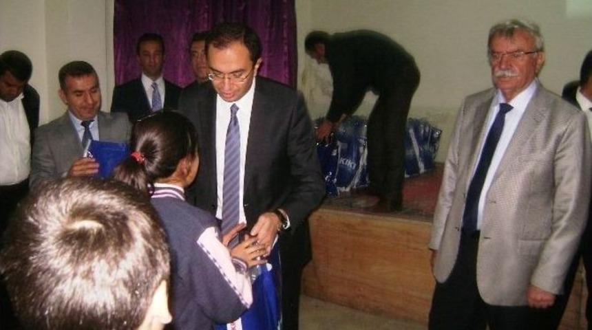 &Ouml;ğrencilere Kışlık Giyecek Yardımı Yapıldı