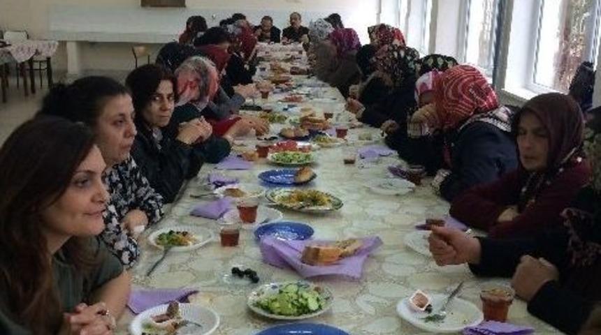 &Ouml;ğretmenler Velilerle Kahvaltıda Buluştu