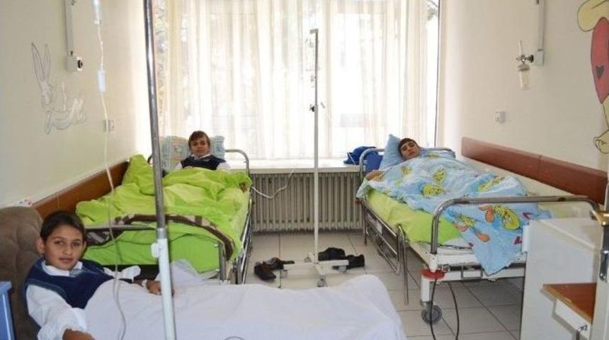 Niğde&rsquo;de 14 Lise &Ouml;ğrencisi Yemekten Zehirlendi