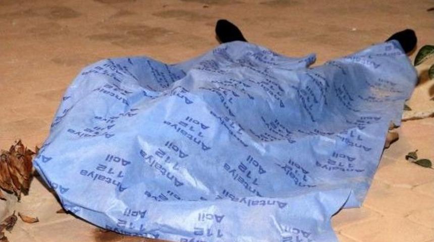 Nişandan &Ouml;nce Alkol Ve Uyuşturucu Alan &Uuml;niversiteli &Ouml;ld&uuml;