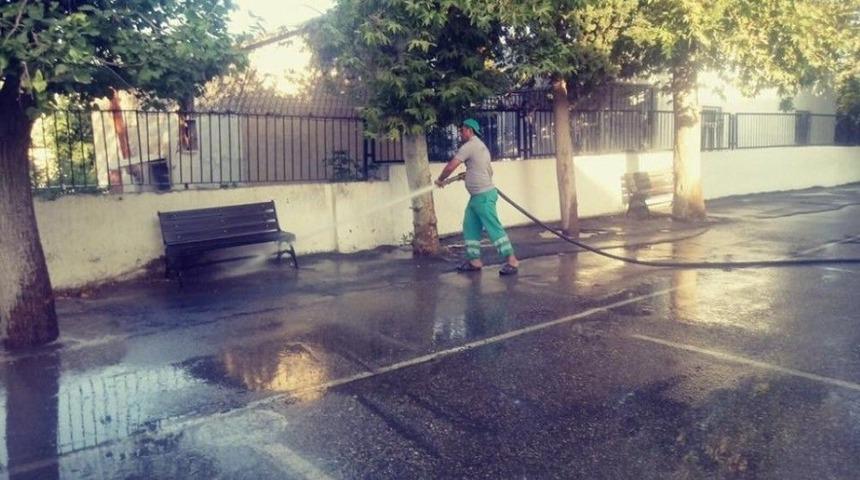 Adıyaman Belediyesi Yeni Eğitim Yılı &Ouml;ncesi Okulları Temizledi