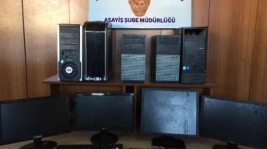 Okuldan Bilgisayar &Ccedil;alan 3 Kişi Yakalandı