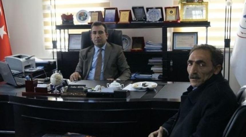 Muhtar Barlas&rsquo;tan M&uuml;d&uuml;r Giyik&rsquo;e Teşekk&uuml;r Ziyareti