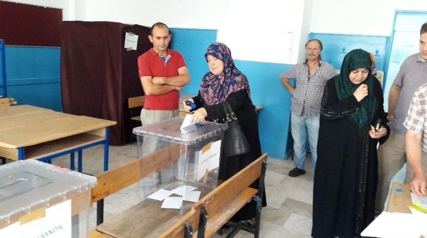 Pazar Yerinin Taşınmasına Vatandaşlar Se&ccedil;im İle Karar Veriyor