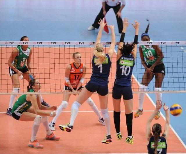 Nilüfer Belediyespor Kadın Voleybolda İlk Yarıda Beğenildi