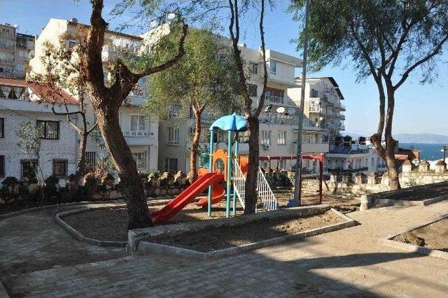 Kuşadası’nda Park Yenileme Çalışmaları