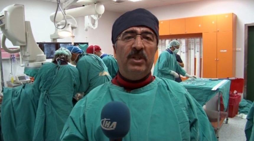 T&ouml;tm&rsquo;de 70 Yaşındaki Hastanın Aort Damarı Ameliyatsız Değiştirildi