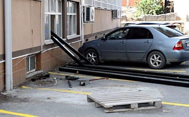 Kaymakamlık Binasına Asansör Kurarken İskeleden Düşen İşçi Öldü