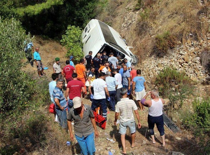 Antalya’da Tur Midibüsü Şarampole Yuvarlandı: 4 Ölü, 27 Yaralı G1