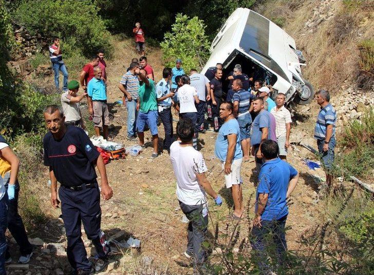 Antalya’da Tur Midibüsü Şarampole Yuvarlandı: 4 Ölü, 27 Yaralı G4