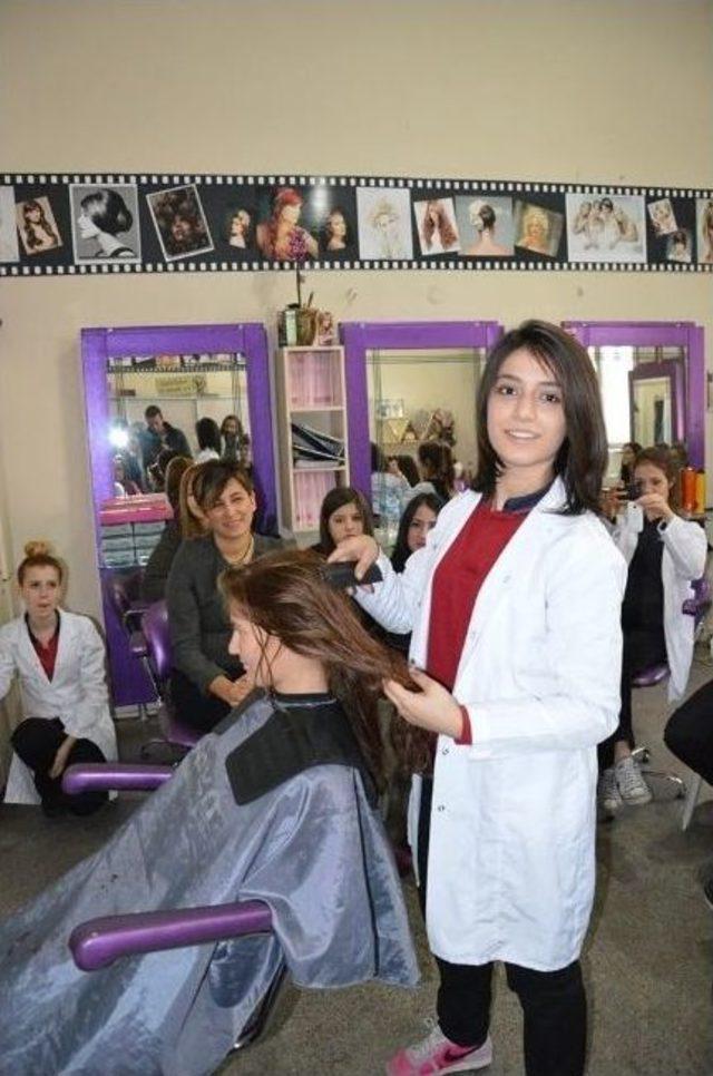 Manisalı Berber Ve Kuaf&ouml;rlerden Liselilere Eğitim 1