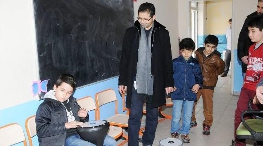 &Ccedil;elik, M&uuml;zik Ve Sportif Kurslarını Ziyaret Etti