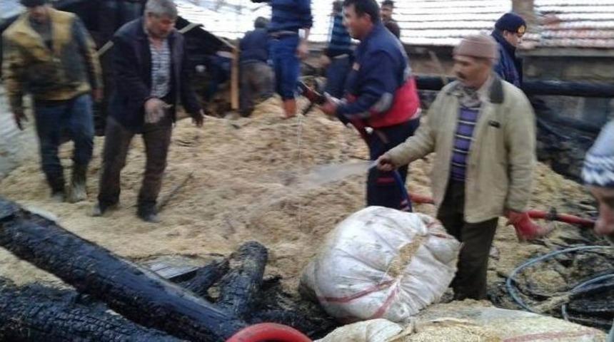 S&ouml;nmeden Bırakılan Kova Samanlıkta Yangın &Ccedil;ıkardı