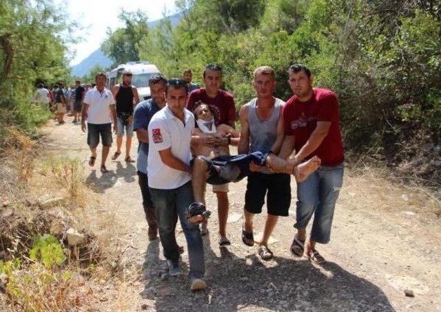 Antalya da Tur Midib&uuml;s&uuml; Şarampole Devrildi: 4 &Ouml;l&uuml;, 27 Yaralı (3) 2