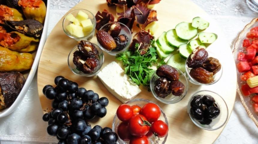 T&uuml;rkiye'nin D&ouml;rt Bir Yanından M&uuml;tevazi İftar Sofraları 