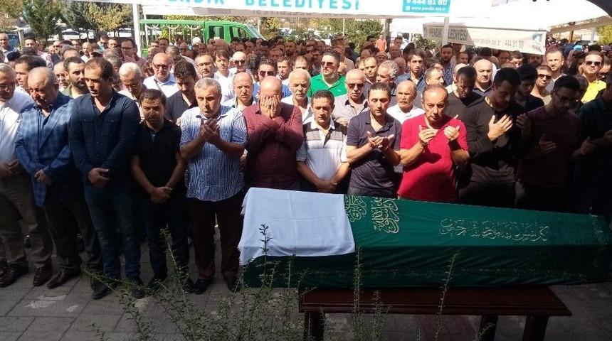 Abd&rsquo;de Hayatını Kaybeden &Ouml;zge Nur Mollahmetoğlu Son Yolculuğuna Uğurlandı