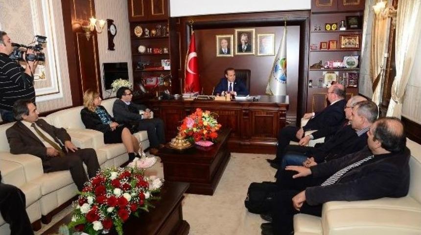 S&ouml;zl&uuml;: &ldquo;yerinde Eleştiri Bize Yol G&ouml;sterir&rdquo;