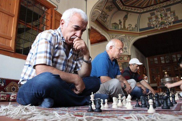 Karaman’da Tarihi Mekanlar Ve Sokaklar Satranç Oynayanlarla Doldu Taştı G2