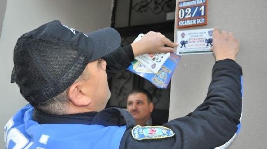 İneg&ouml;l Polisi Hırsızlara Karşı Kapı Kapı Gezip Broş&uuml;r Dağıttı